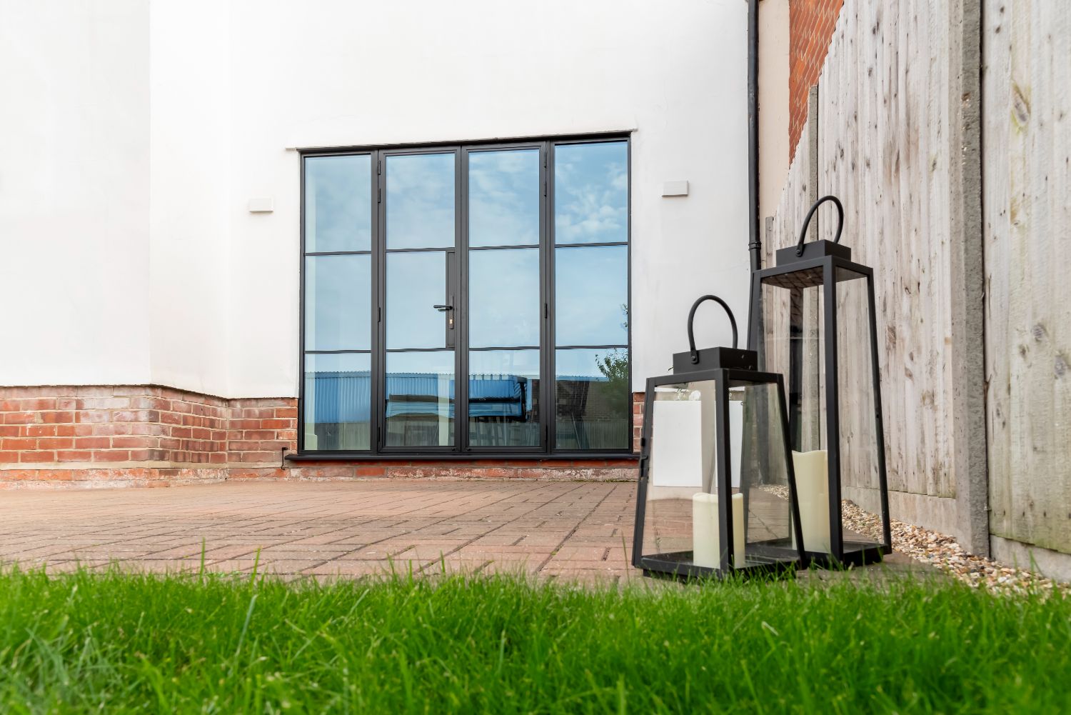 Steel look aluminium windows in black with astragal bars