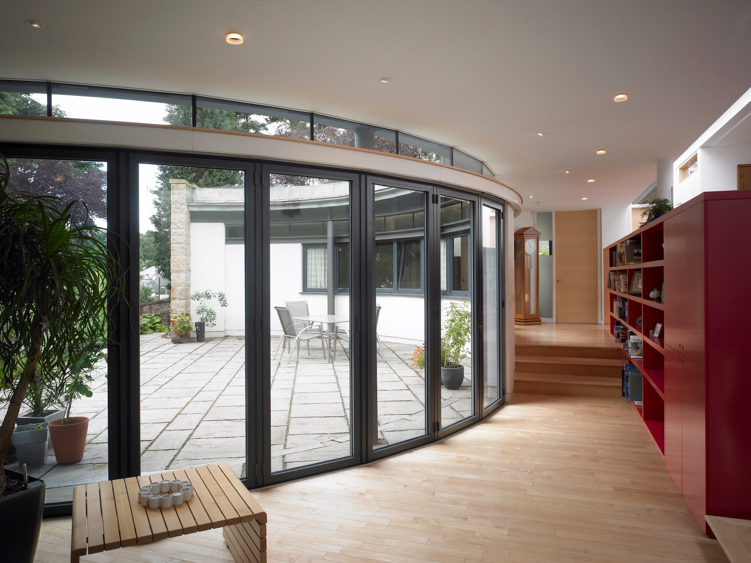 Benefits of Sunflex bifold doors shoing internal curve design